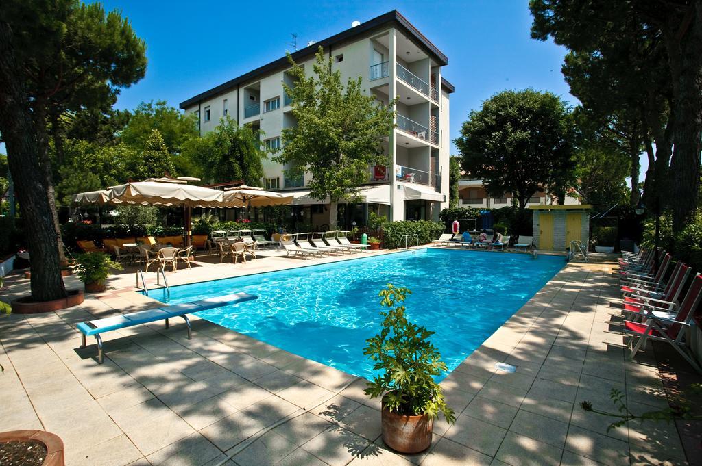 Park Hotel Zaira Cervia Exteriör bild